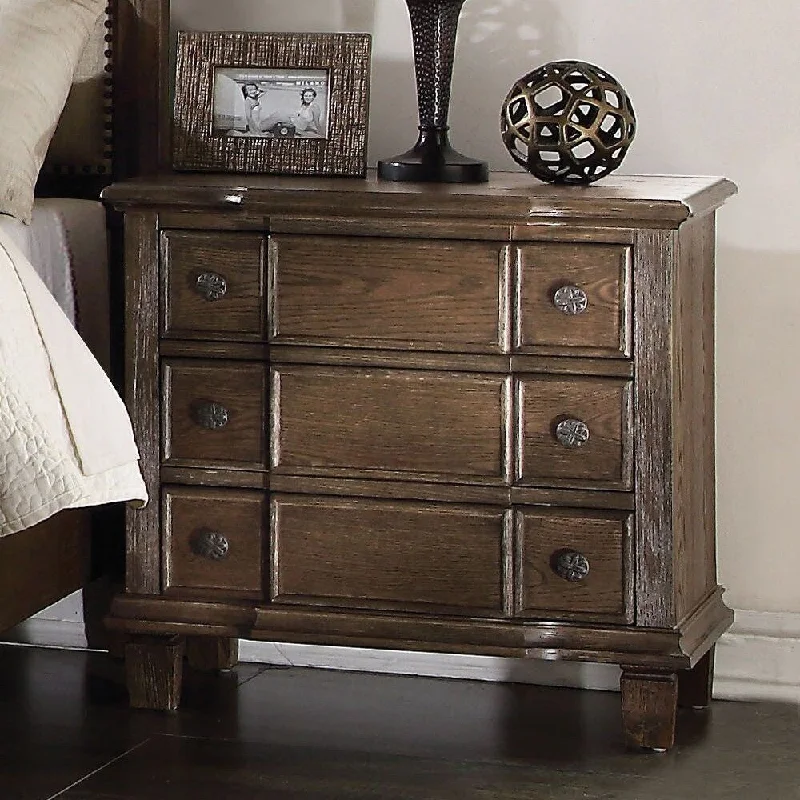 Nightstand in Weathered Oak